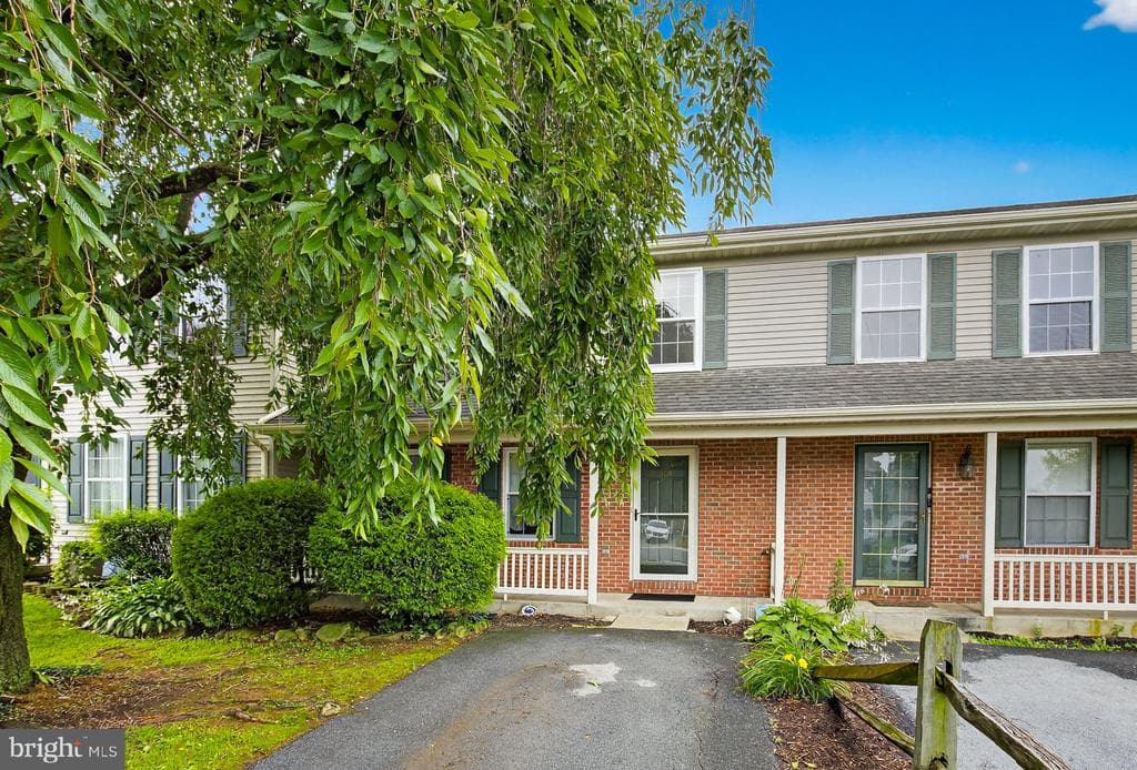 104 Chelmsford Drive photo 1