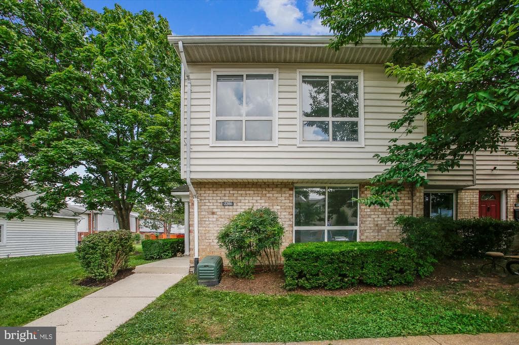 2201 Jensen Place photo 1