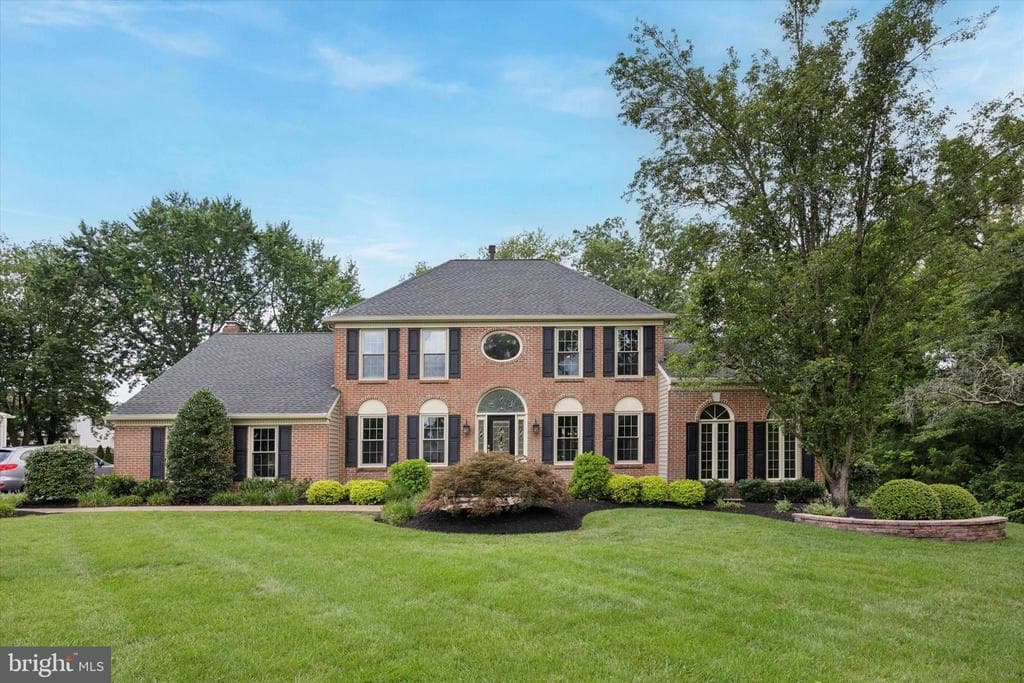 243 Norsam Drive photo 1