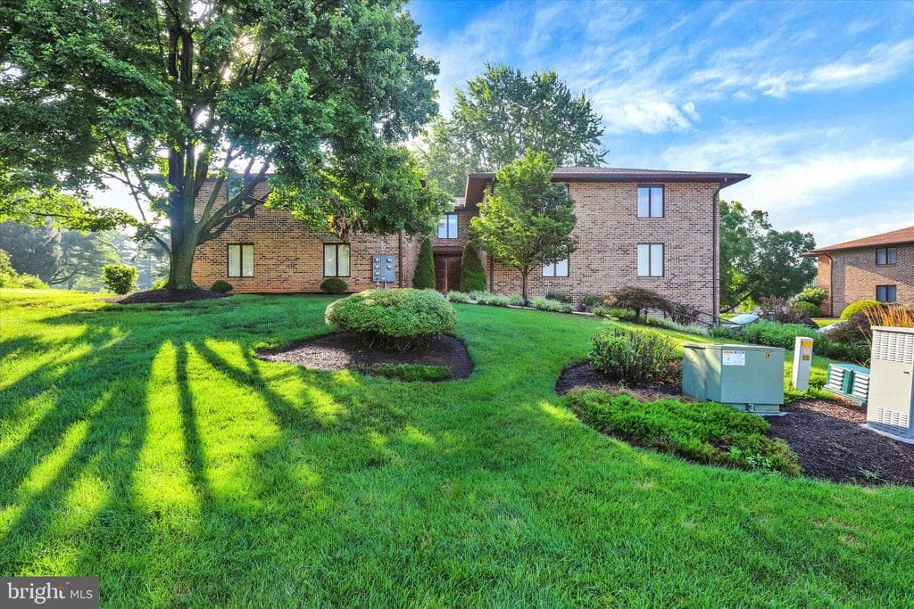 5860 Fairway Drive W #4 photo 1