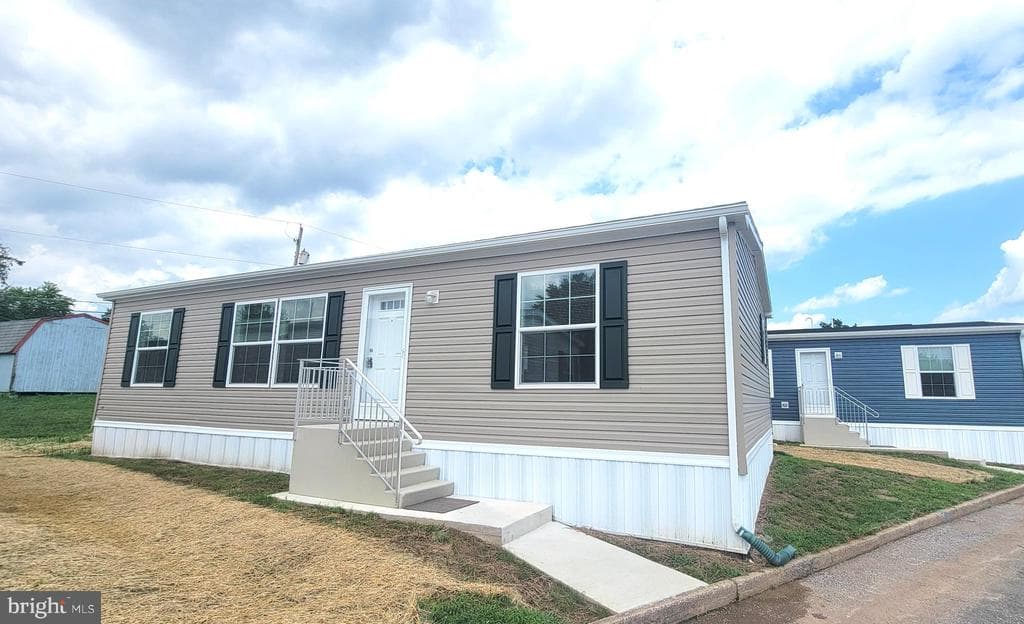 4 Joseph Avenue photo 1