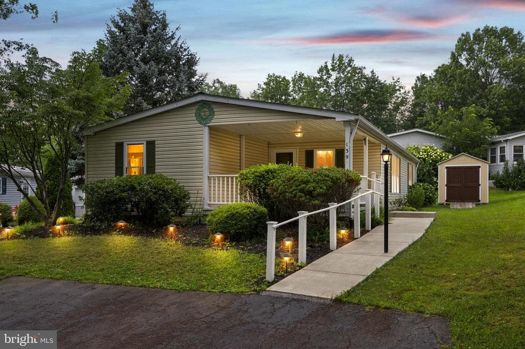 139 Deerfield Drive photo 1