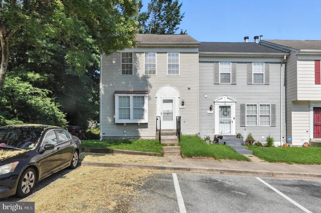 1013 Huntsworth Court photo 1
