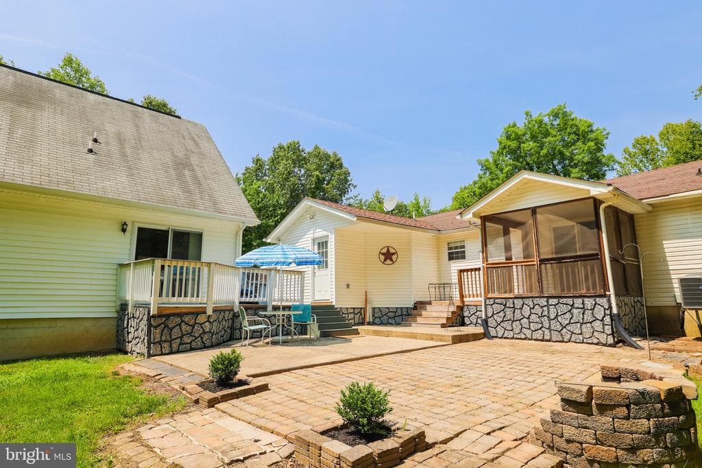 7388 Price Court photo 1