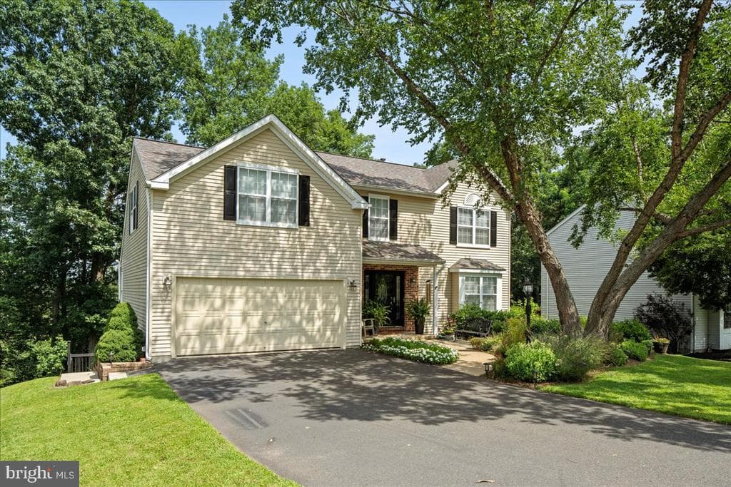 3043 Fairhill Drive photo 1