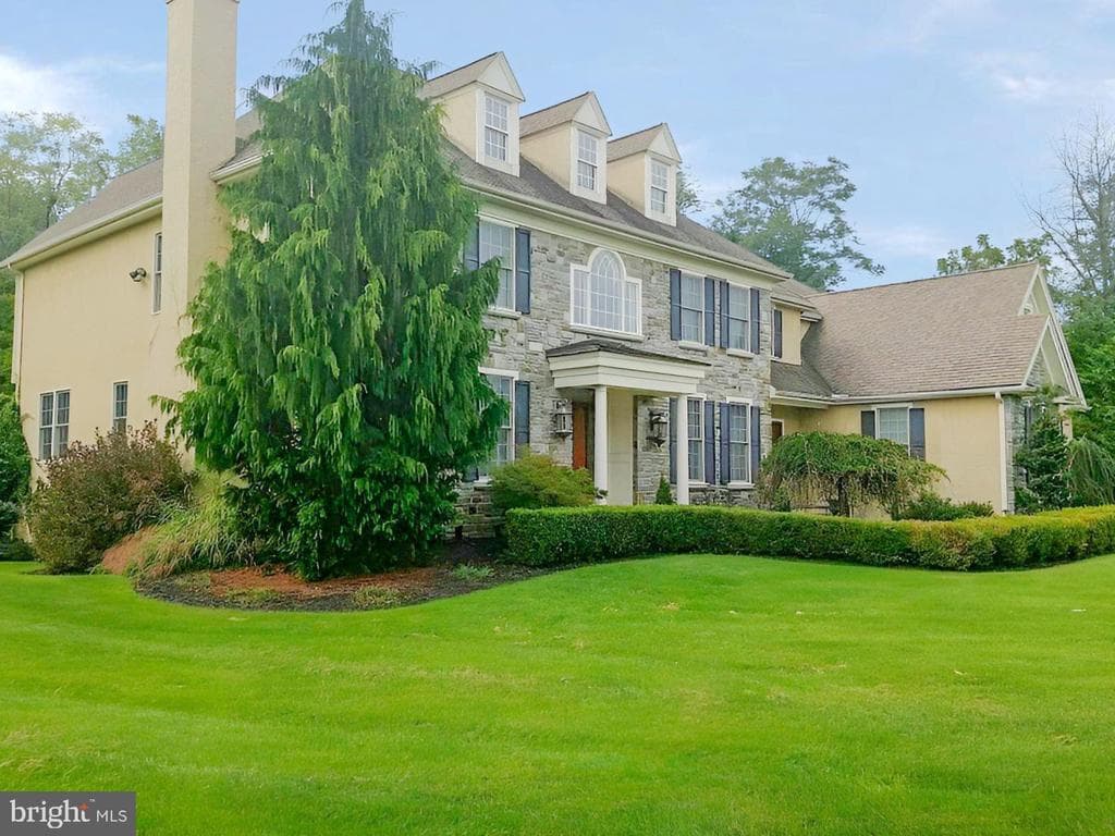 1707 Chantilly Lane photo 1