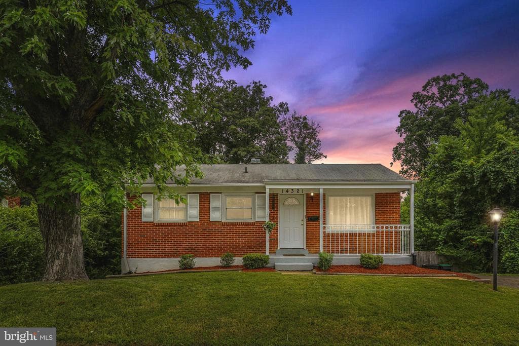 14321 Belleville Avenue photo 1