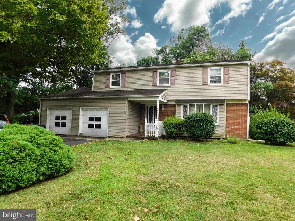 890 Township Line Road photo 1