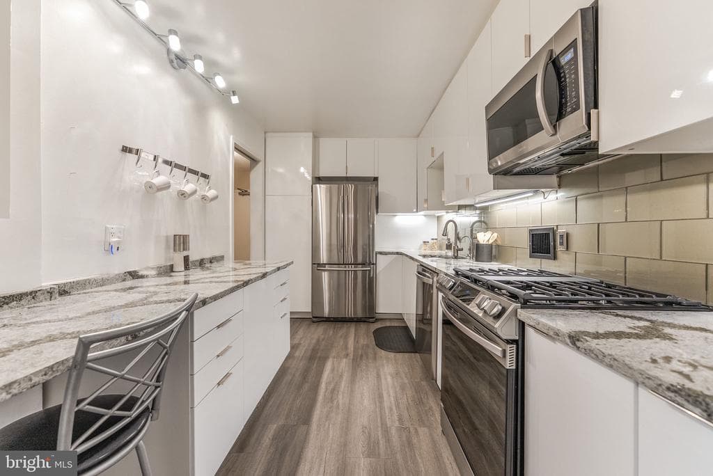 5500 Friendship Boulevard #819n photo 1