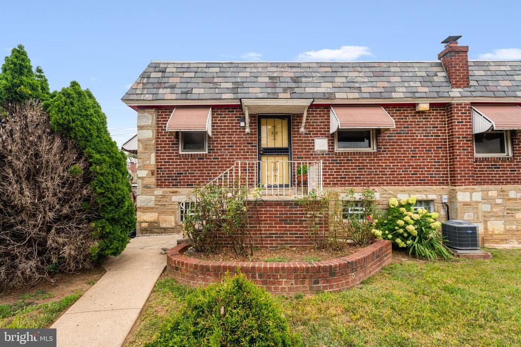 1000 E Durham Street photo 1
