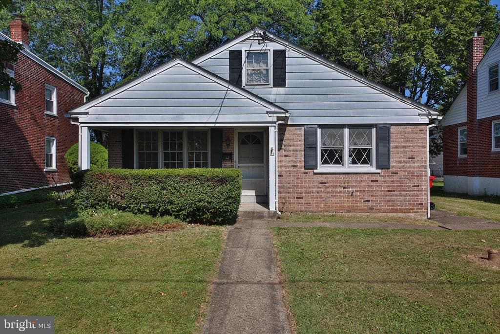 25 E Summit Street photo 1