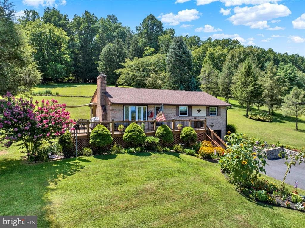 570 Walnut Road photo 1