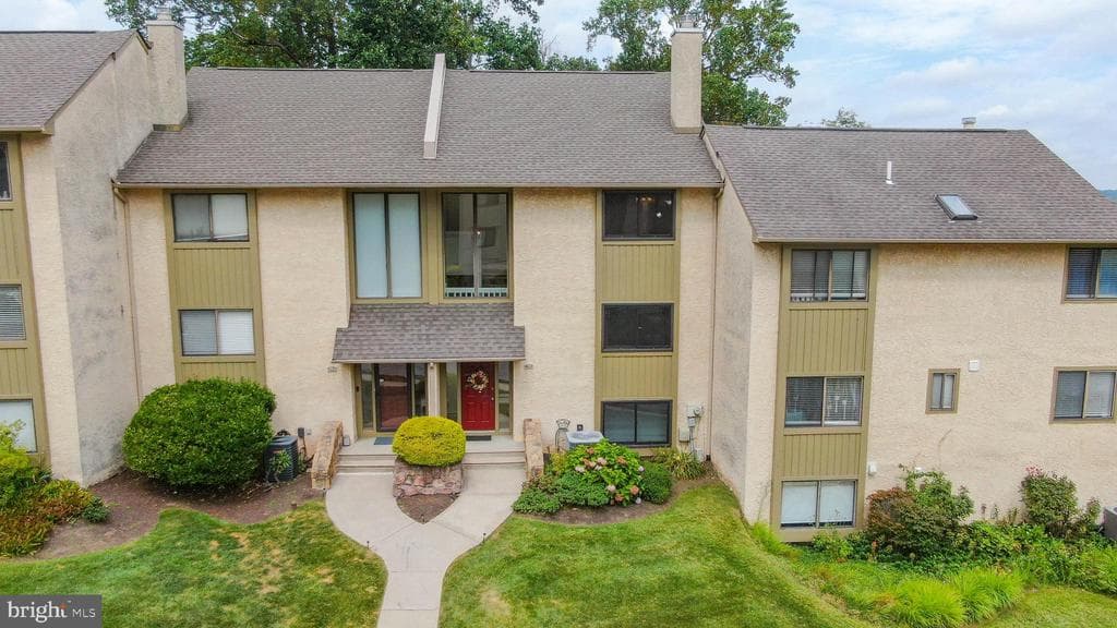 392 Lynetree Drive photo 1