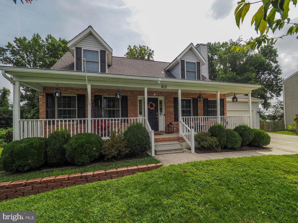 913 Woodhaven Court photo 1