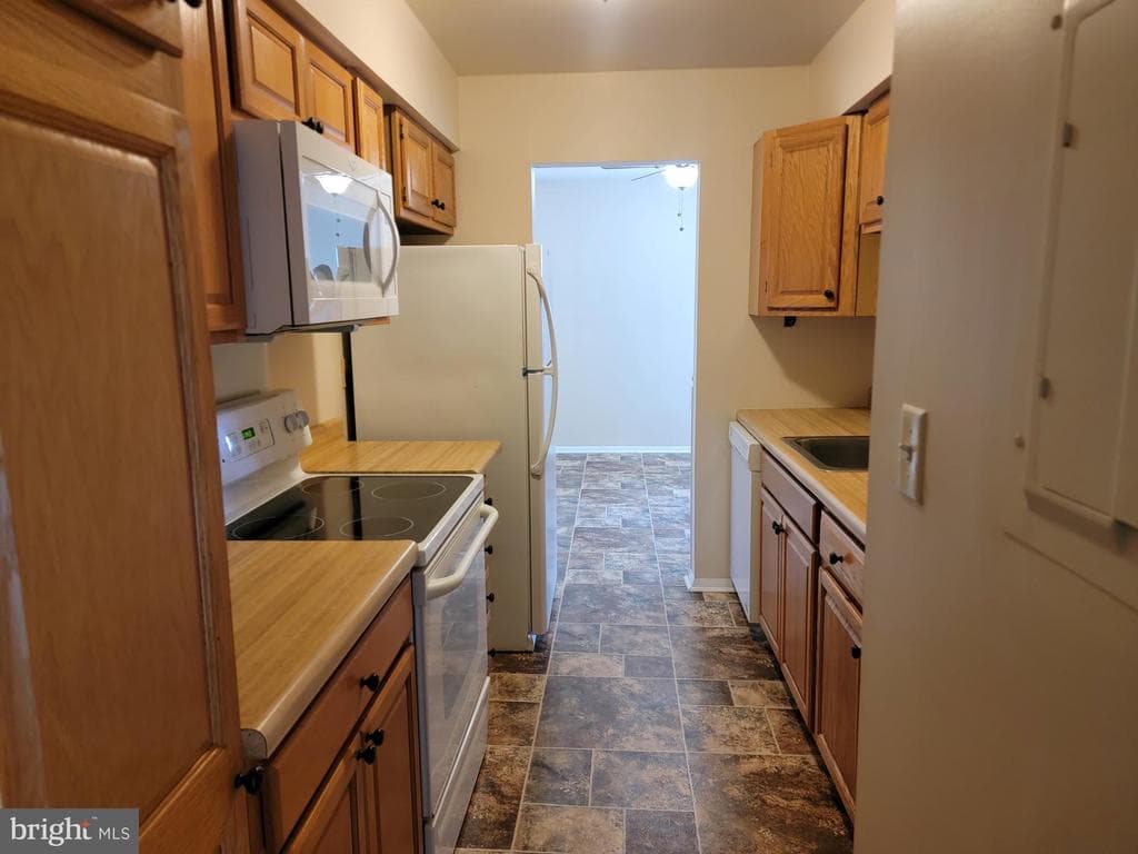 810 Charlotte Way #303 photo 1