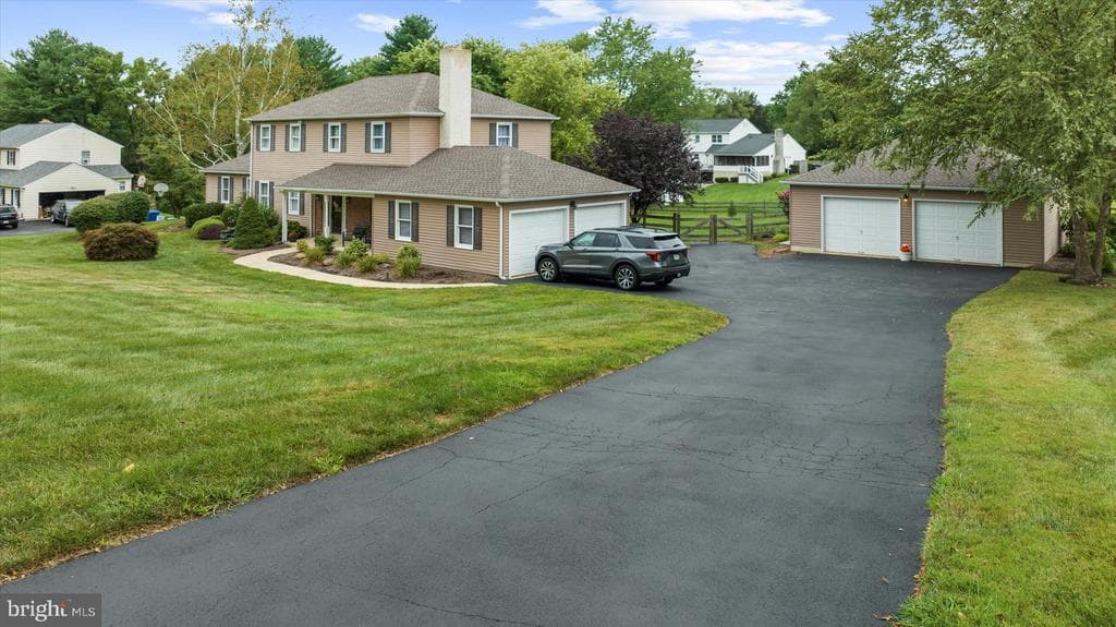 1547 Johnnys Way photo 1