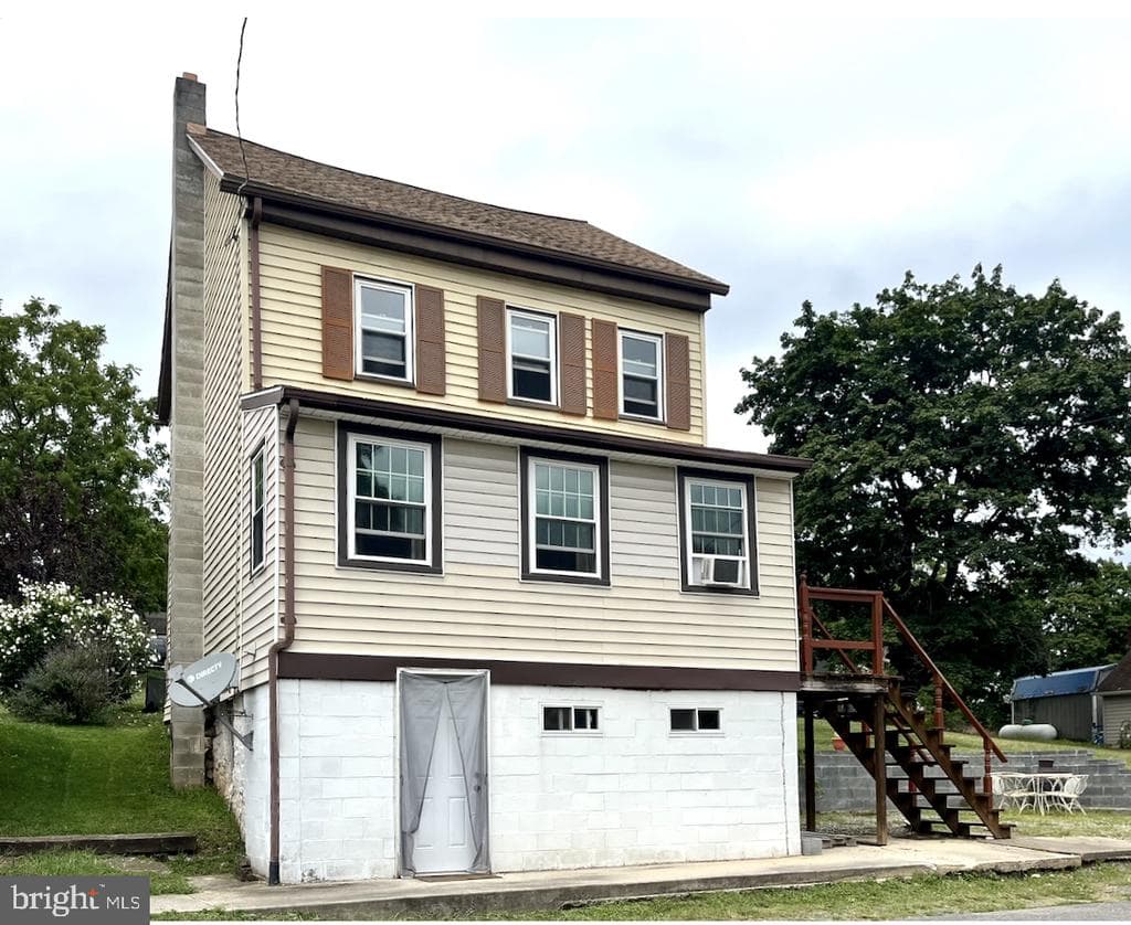209 E Water Street photo 1