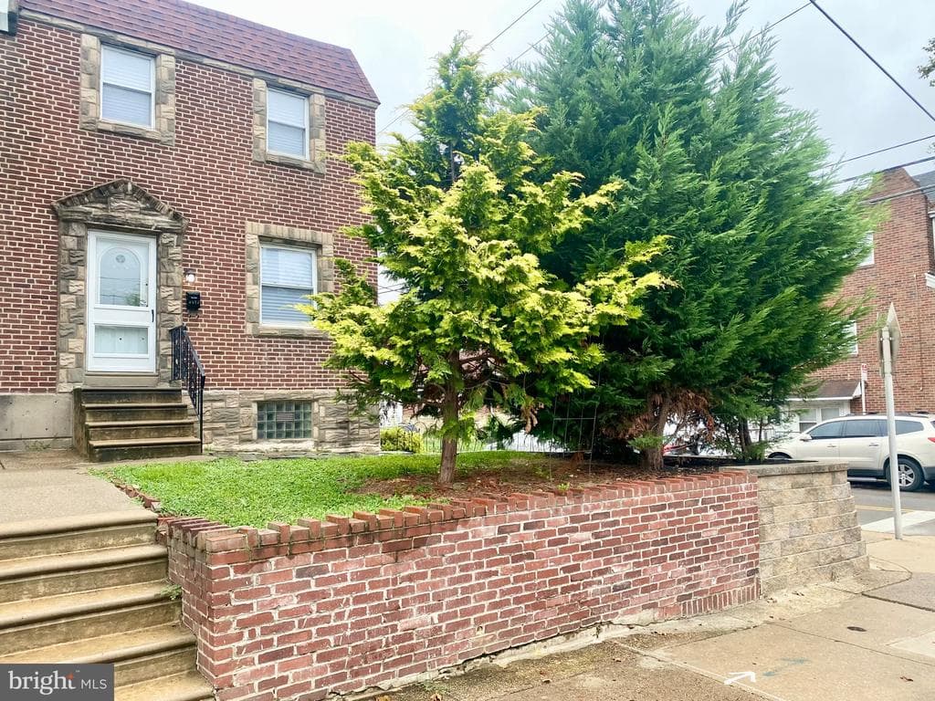 4019 Hellerman Street photo 1
