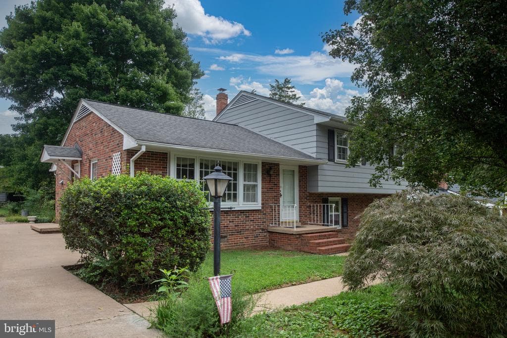 209 Stonewall Drive photo 1