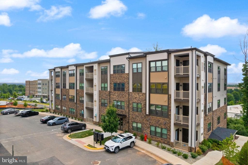 46320 Mt Milstead Terrace #301 photo 1