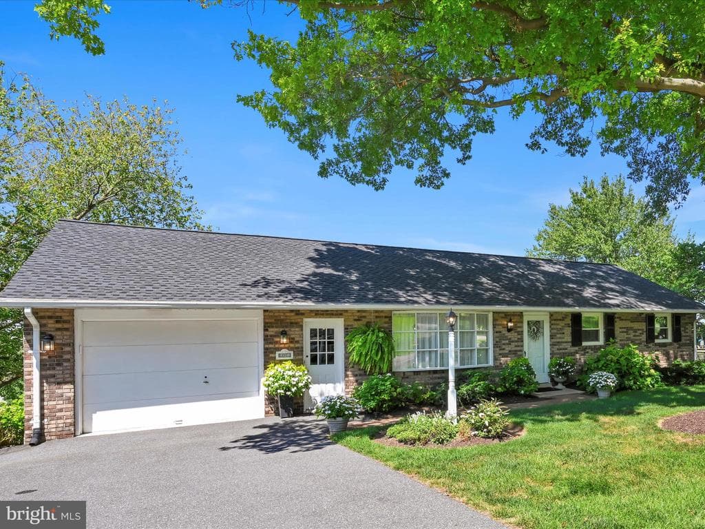 137 Edgewood Drive photo 1