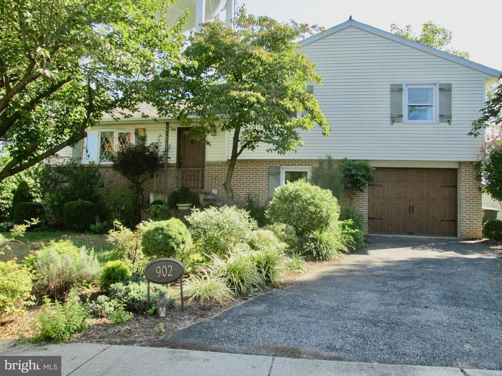 902 Suellen Drive photo 1