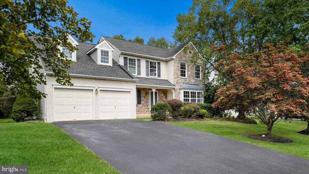 201 Drake Lane photo 1
