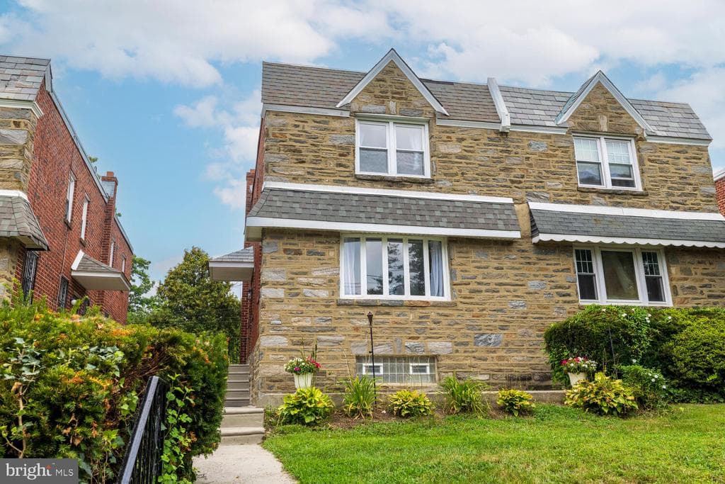 1051 E Vernon Road photo 1