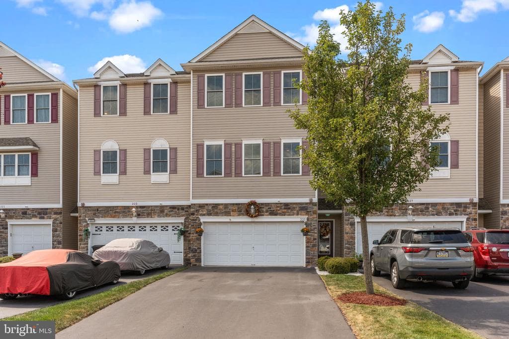 225 Saddlebrook Drive photo 1