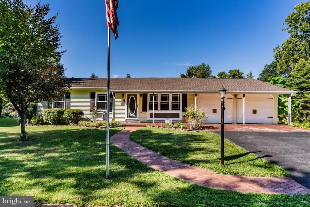 4717 Maple Avenue photo 1