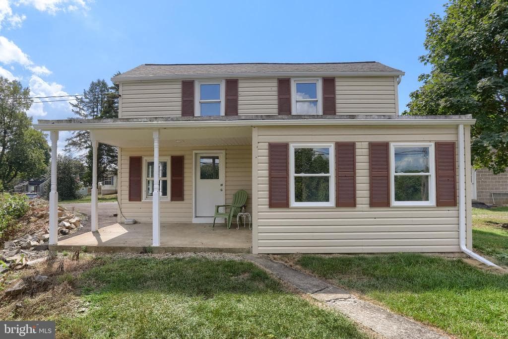 218 N Railroad Street photo 1