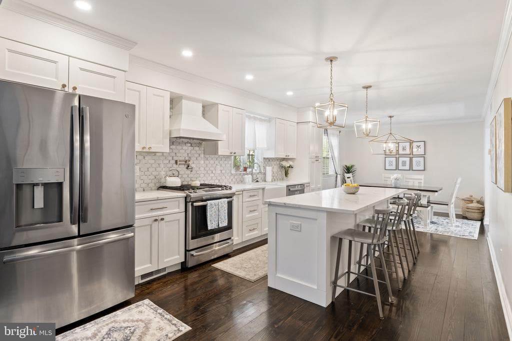 102 Windsor Place photo 1
