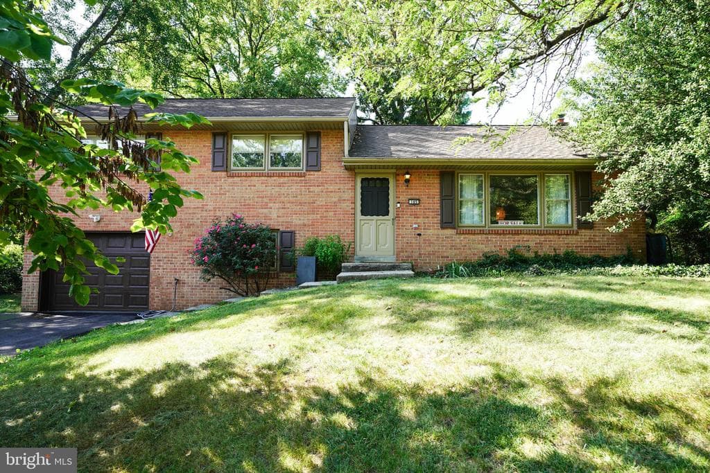 105 Mayfield Drive photo 1