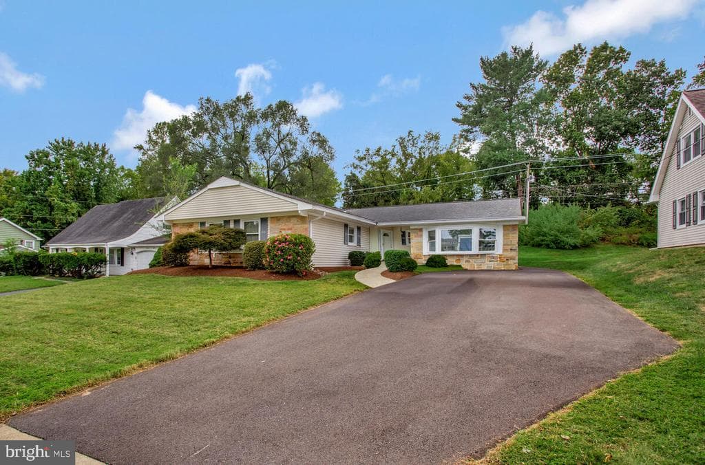 2806 Folsom Lane photo 1