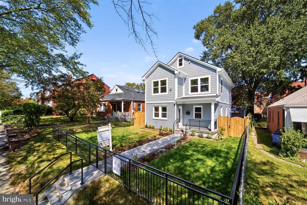 1516 Evarts Street NE photo 1