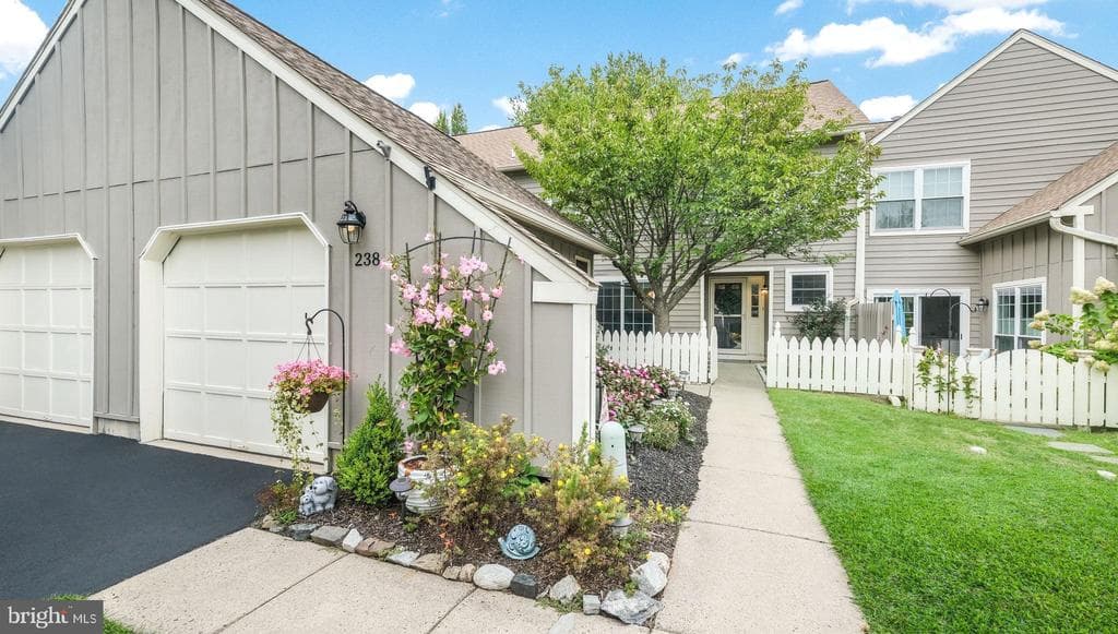 238 Copper Beech Drive photo 1