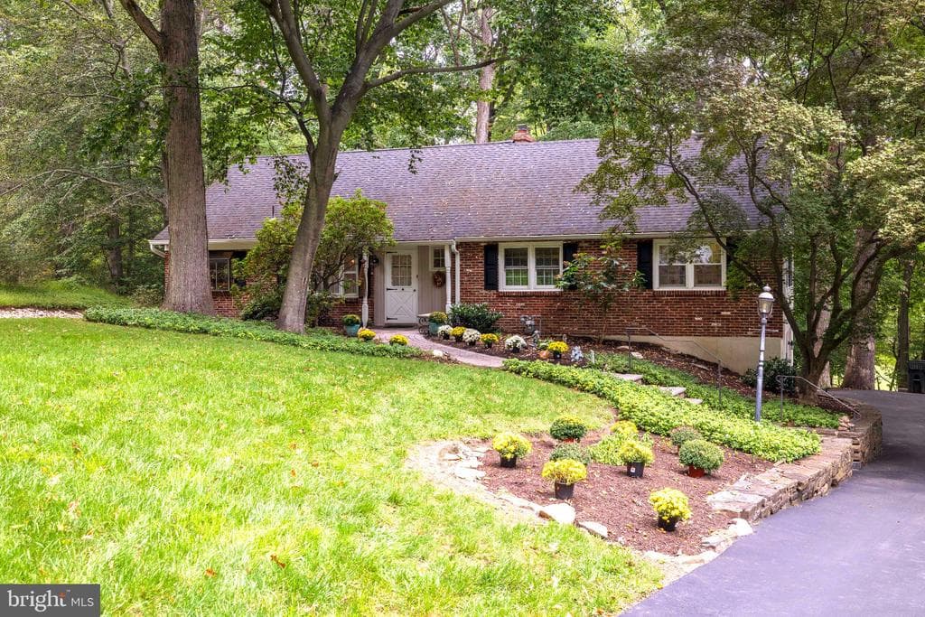2350 Fairway Road photo 1