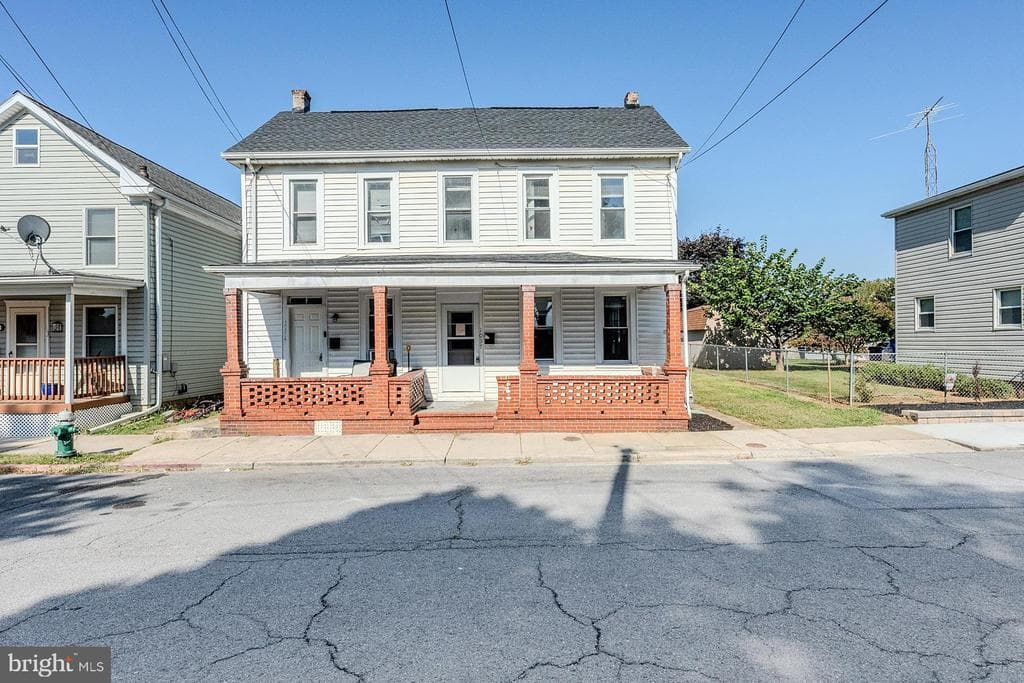 1037 & 1037 1/2 Spruce Street photo 1