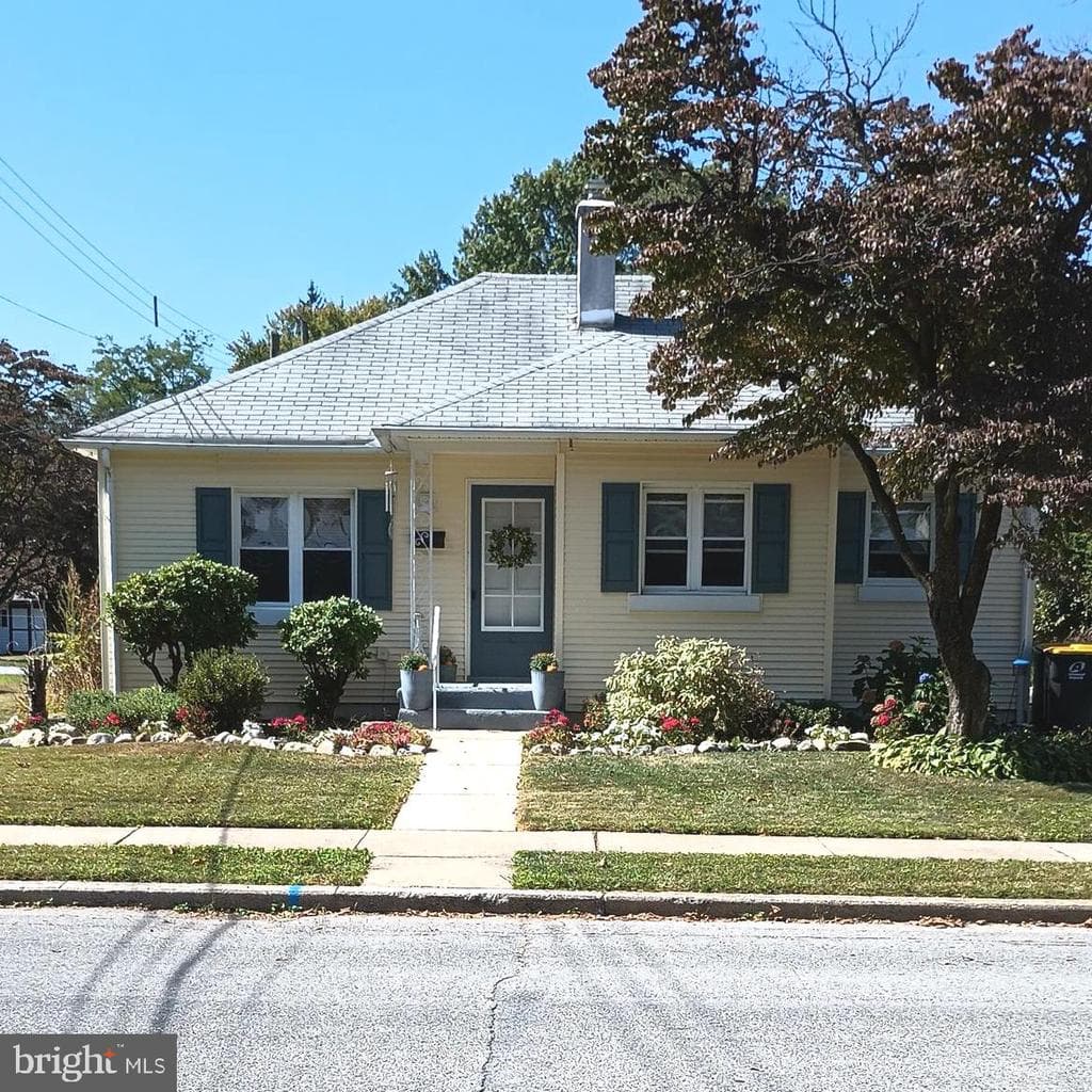 8 Radcliff Road photo 1