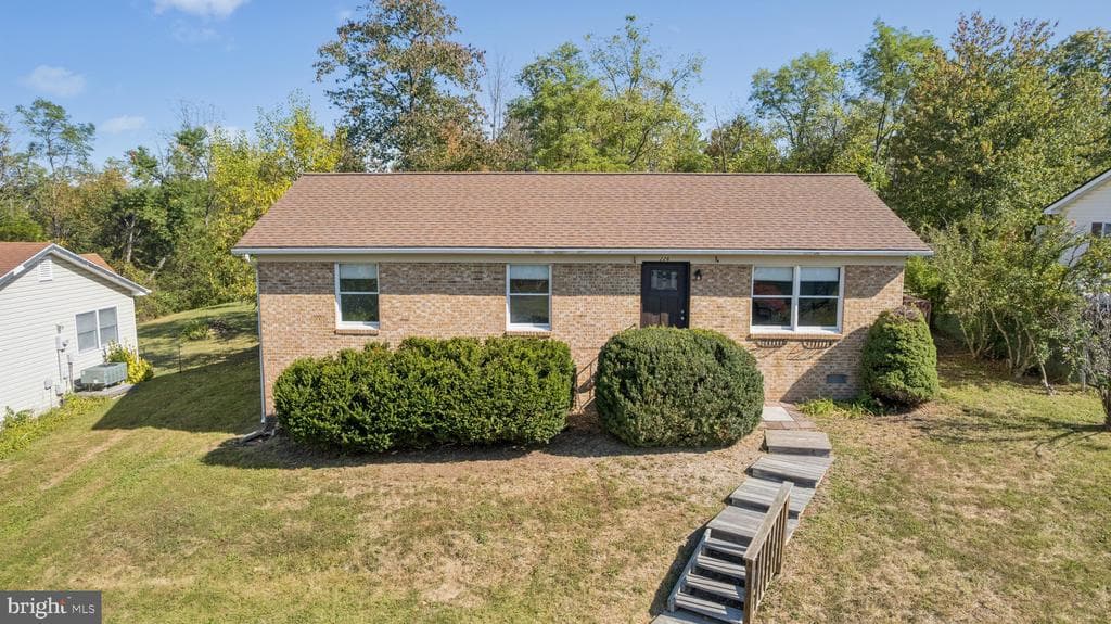226 Somerset Drive photo 1