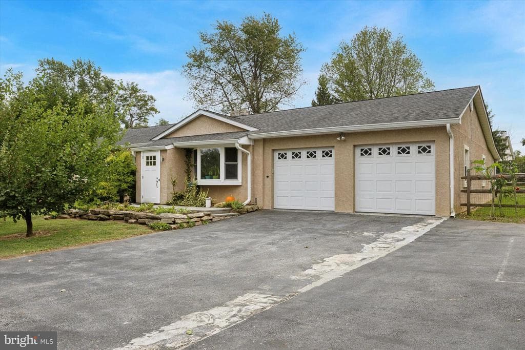 128 Andover Road photo 1