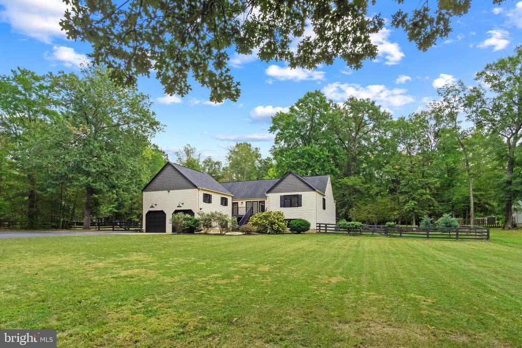 45 Hulvey Drive photo 1