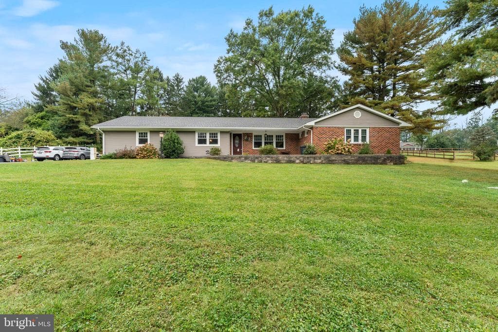 1208 Wynside Lane photo 1