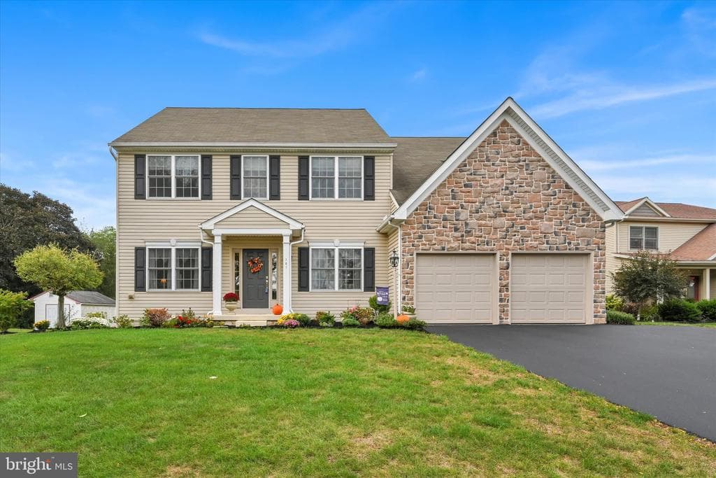 701 Hampden Road photo 1