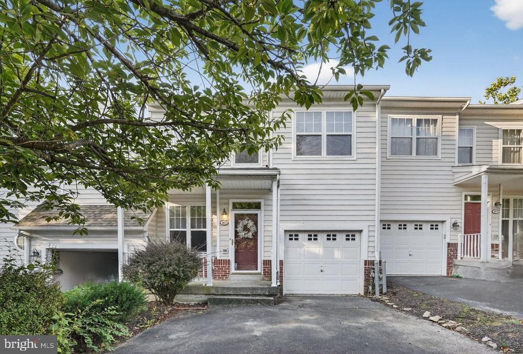 103 Elizabeth Court photo 1