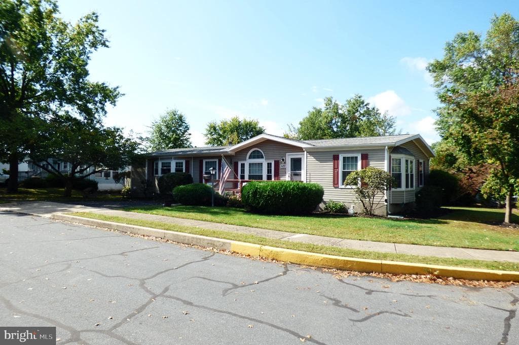 689 Mimosa Ct Court photo 1