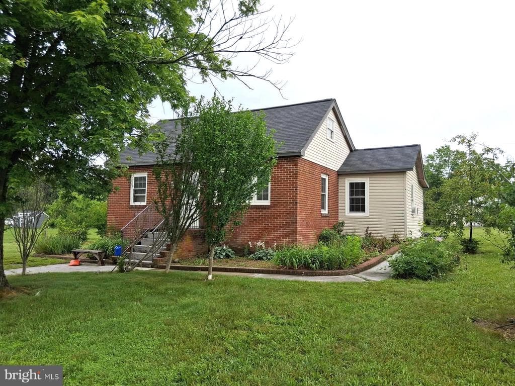 1597 Fairfax Pike photo 1