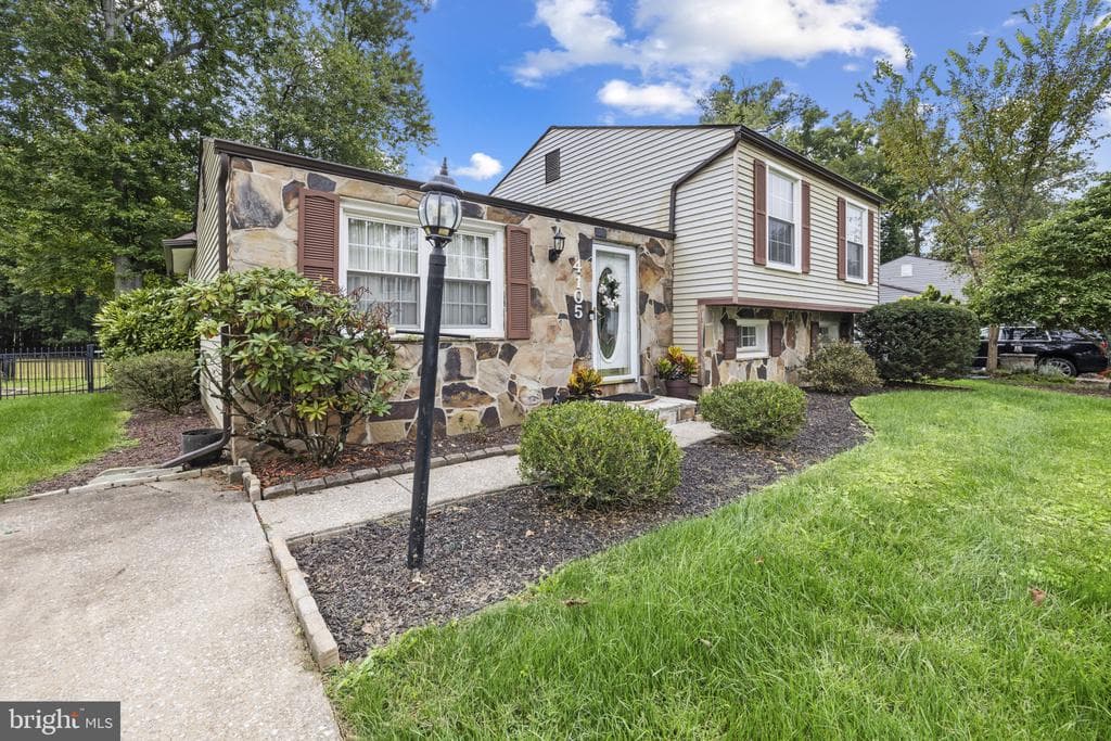 4105 Hanwell Road photo 1