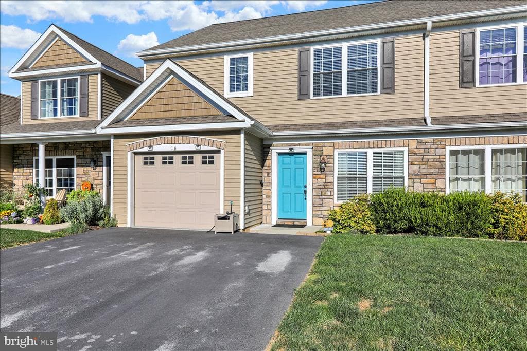 16 Kimberly Court photo 1