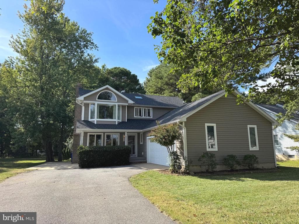 211 Queen Anne Road photo 1